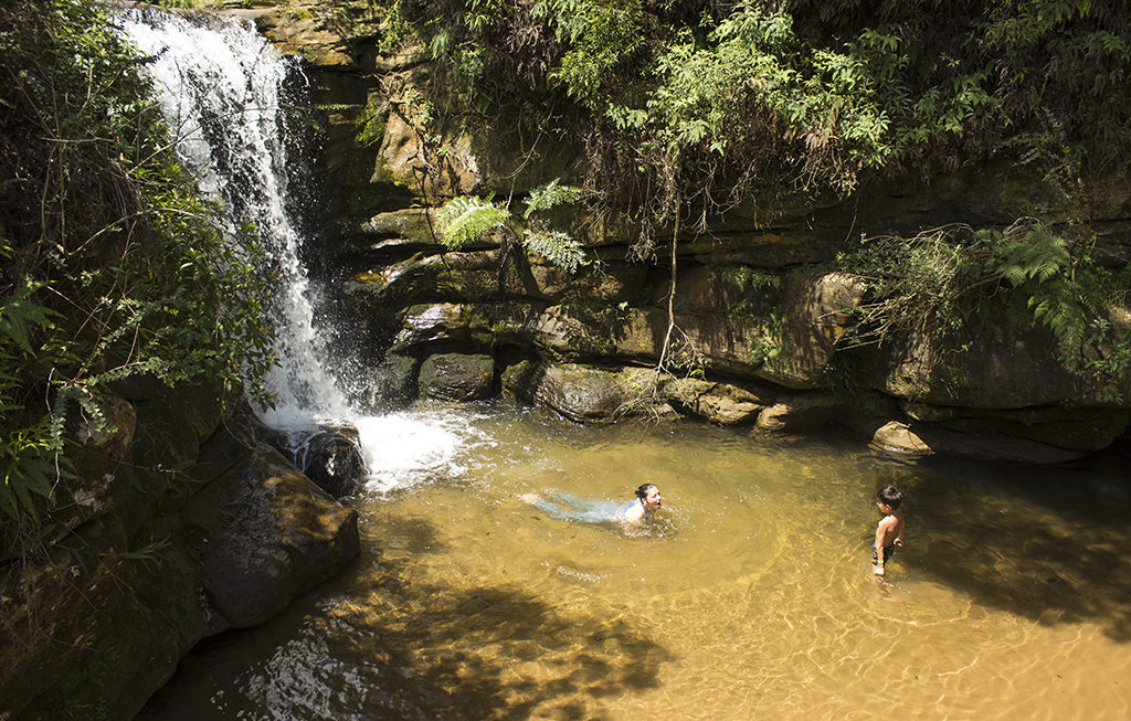 Buraco do Padre, a impressionante furna com cachoeira em Ponta Grossa.