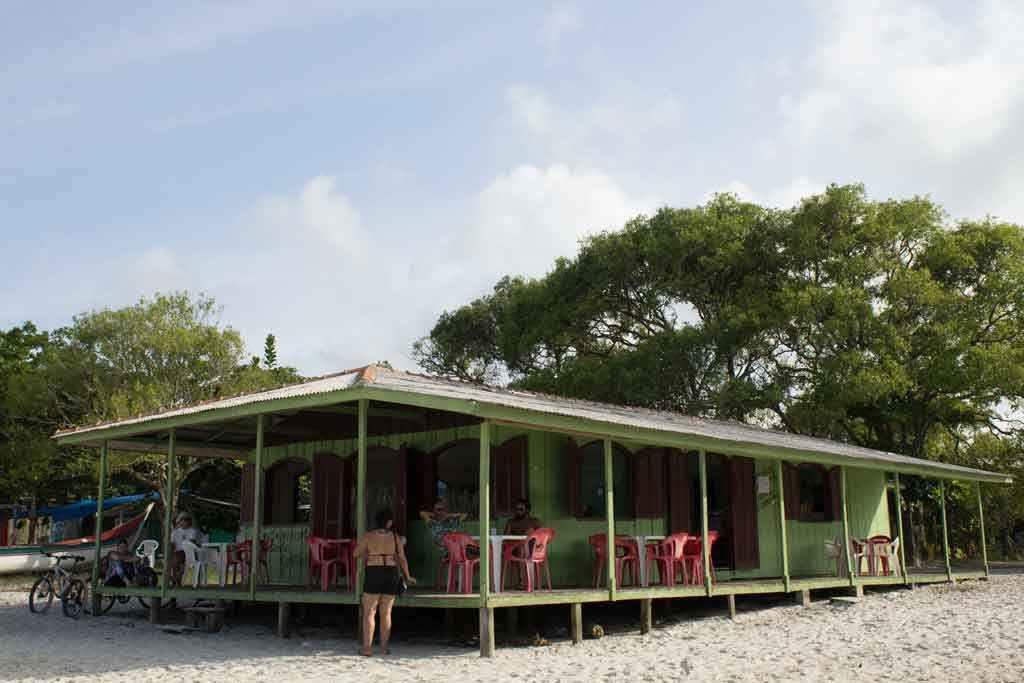 restaurante na Ilha de Superagui